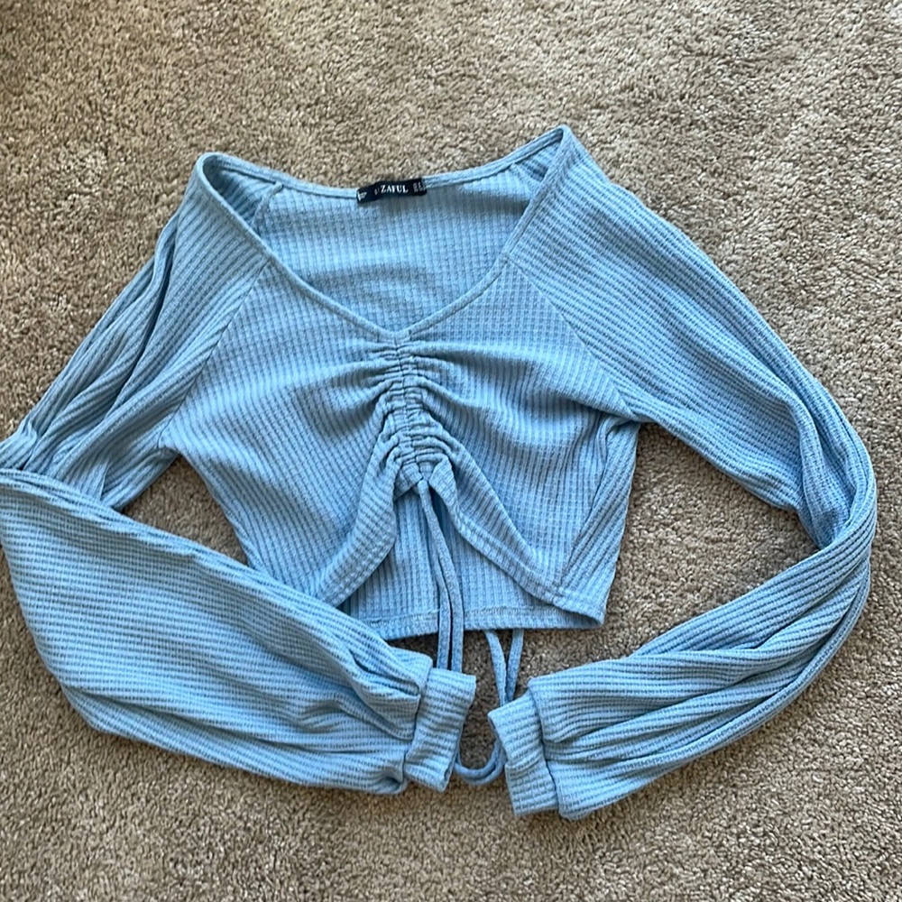 blue scrunched cropped sweater!